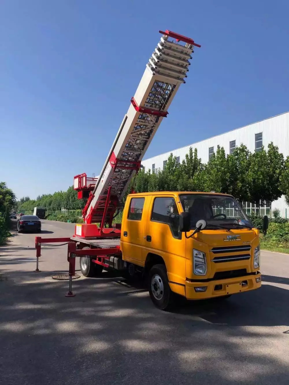 太和县附近的云梯车出租服务：轻松解决高空作业需求